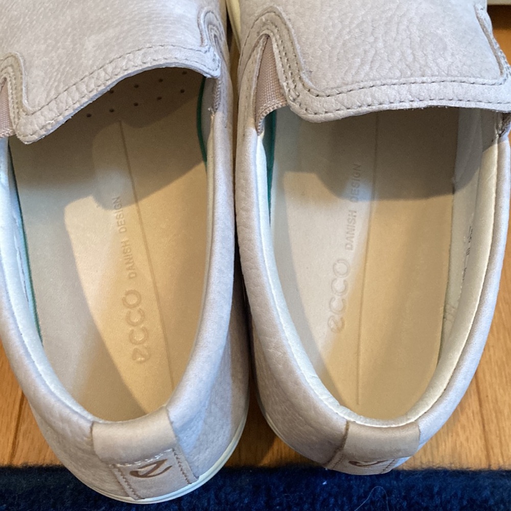 Euc Ecco Gray Flats - image 8